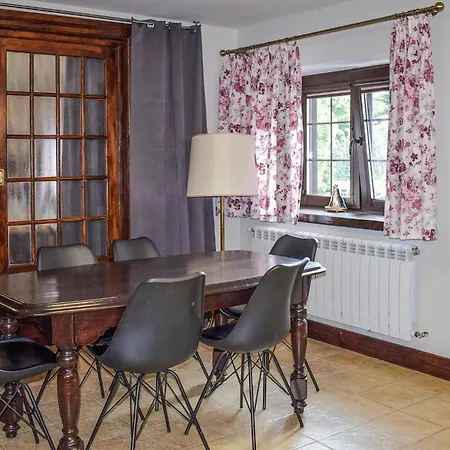 Cozy In With Kitchen Apartment *